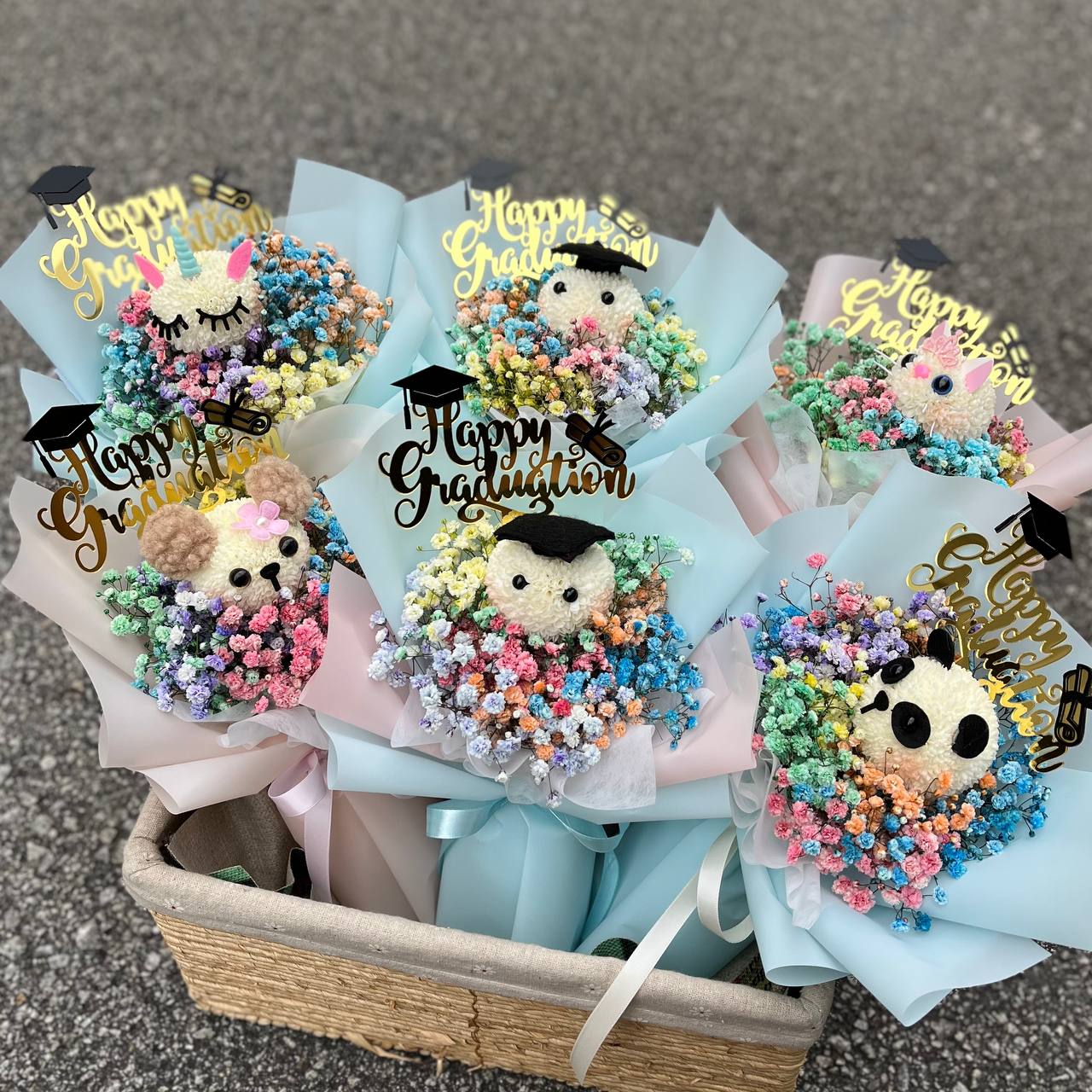 {G3} Graduation cuties- Character ball with coloured baby's breath