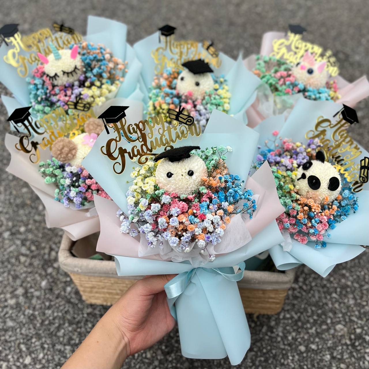 {G3} Graduation cuties- Character ball with coloured baby's breath